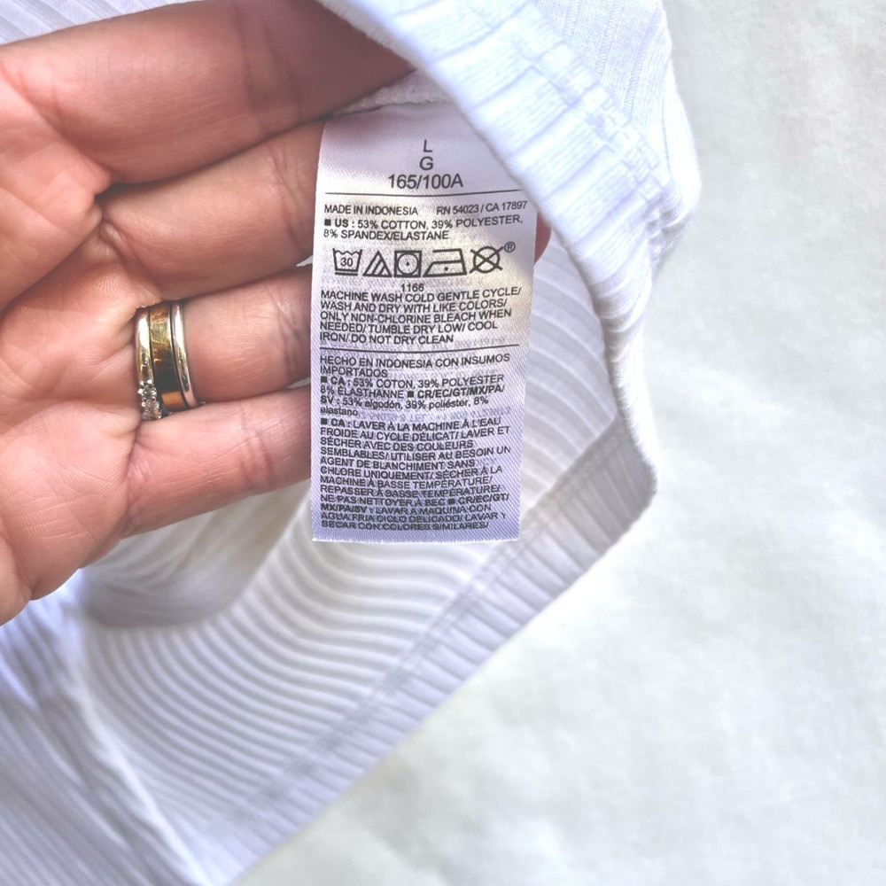 Old Navy White Ribbed Button-Up Tank - Picture 5 of 7